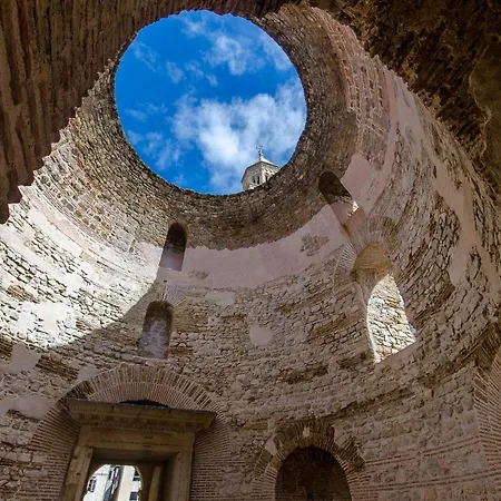 Near Bacvice Daire *